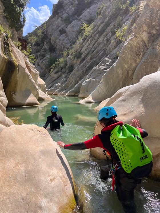 progression dans la clue du riolan