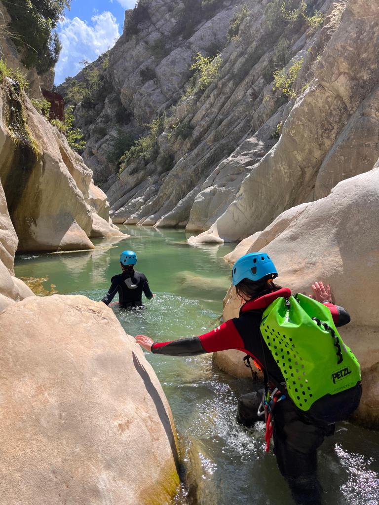 progression dans la clue du riolan
