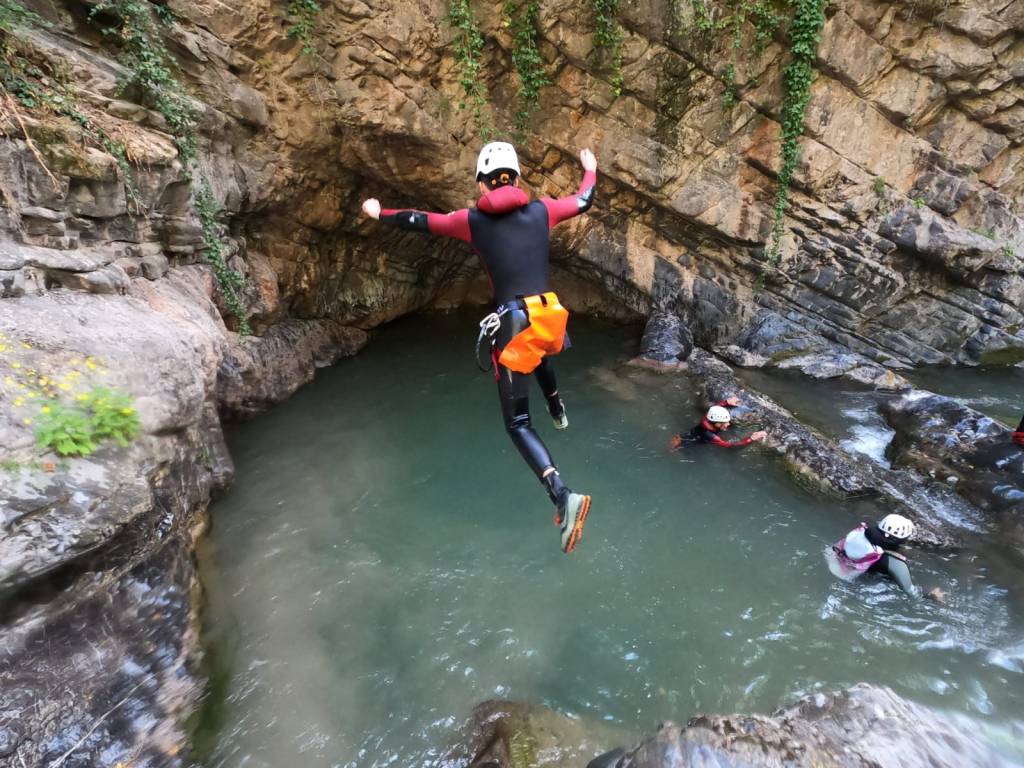 Saut canyoning proche Nice puget-thenier